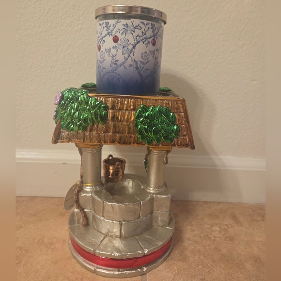 Bath & Body Works DISNEY PRINCESS Snow White Well Candle Holder Pocketbac Holder - Picture 9 of 16